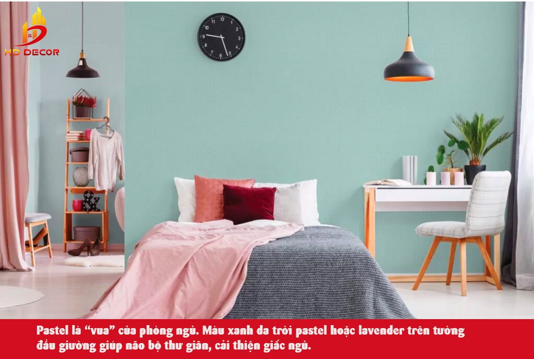 Pastel là “vua” của phòng ngủ. Màu xanh da trời pastel hoặc lavender trên tường đầu giường giúp não bộ thư giãn, cải thiện giấc ngủ.