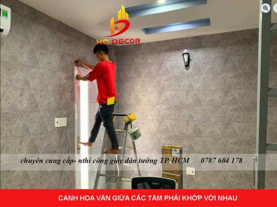 canh hoa văn giữa các tấm giấy dán tường phải khớp với nhau 