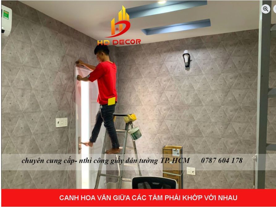 canh hoa văn giữa các tấm giấy dán tường