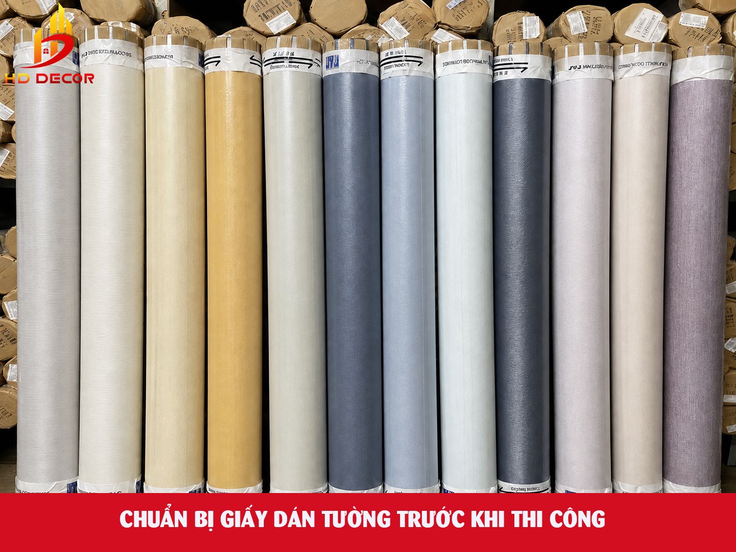 chuẩn bị giấy dán tường trước khi thi công