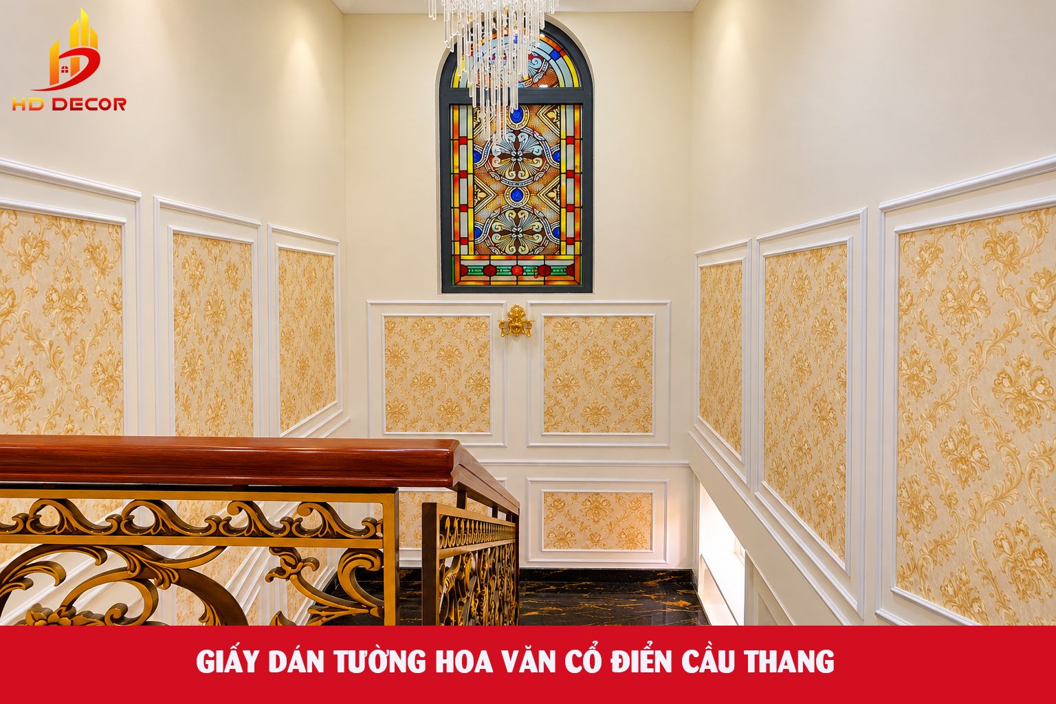 giấy dán tường hoa văn cổ điển cầu thang