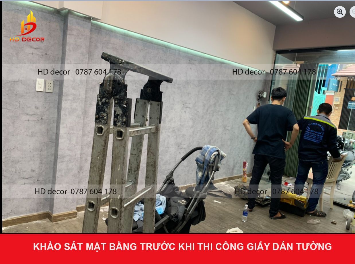 khảo sát và đo đạc bề mặt giấy dán tường trước khi dán giấy dán tường