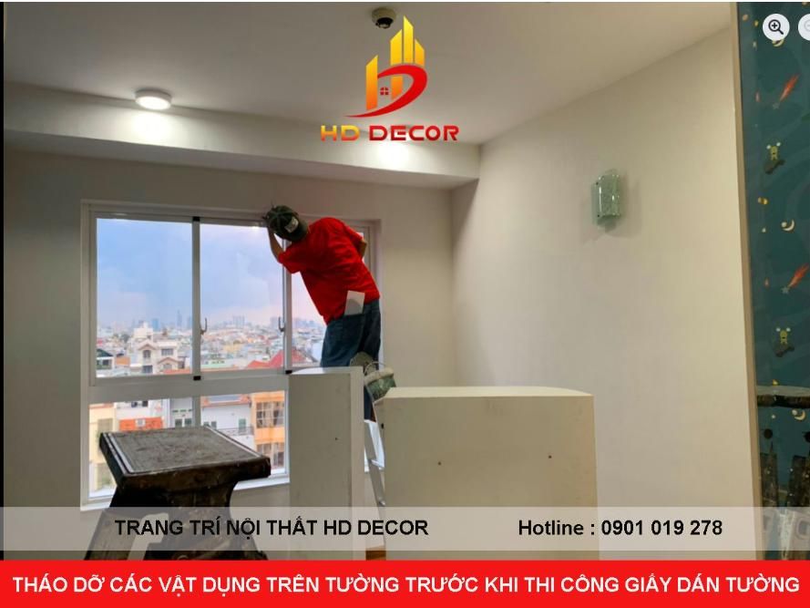 tháo dỡ các vật dụng  trên tường trước khi dán giấy dán tường 