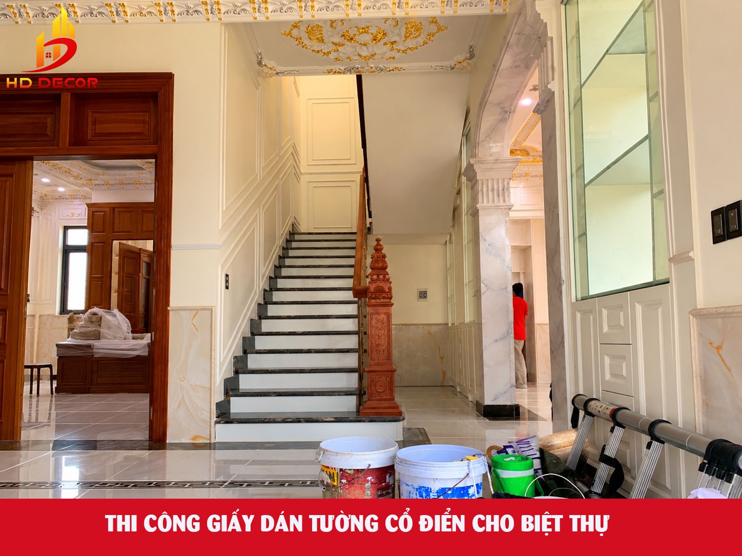 thi công giấy dán tường cổ điển cho siêu thị 