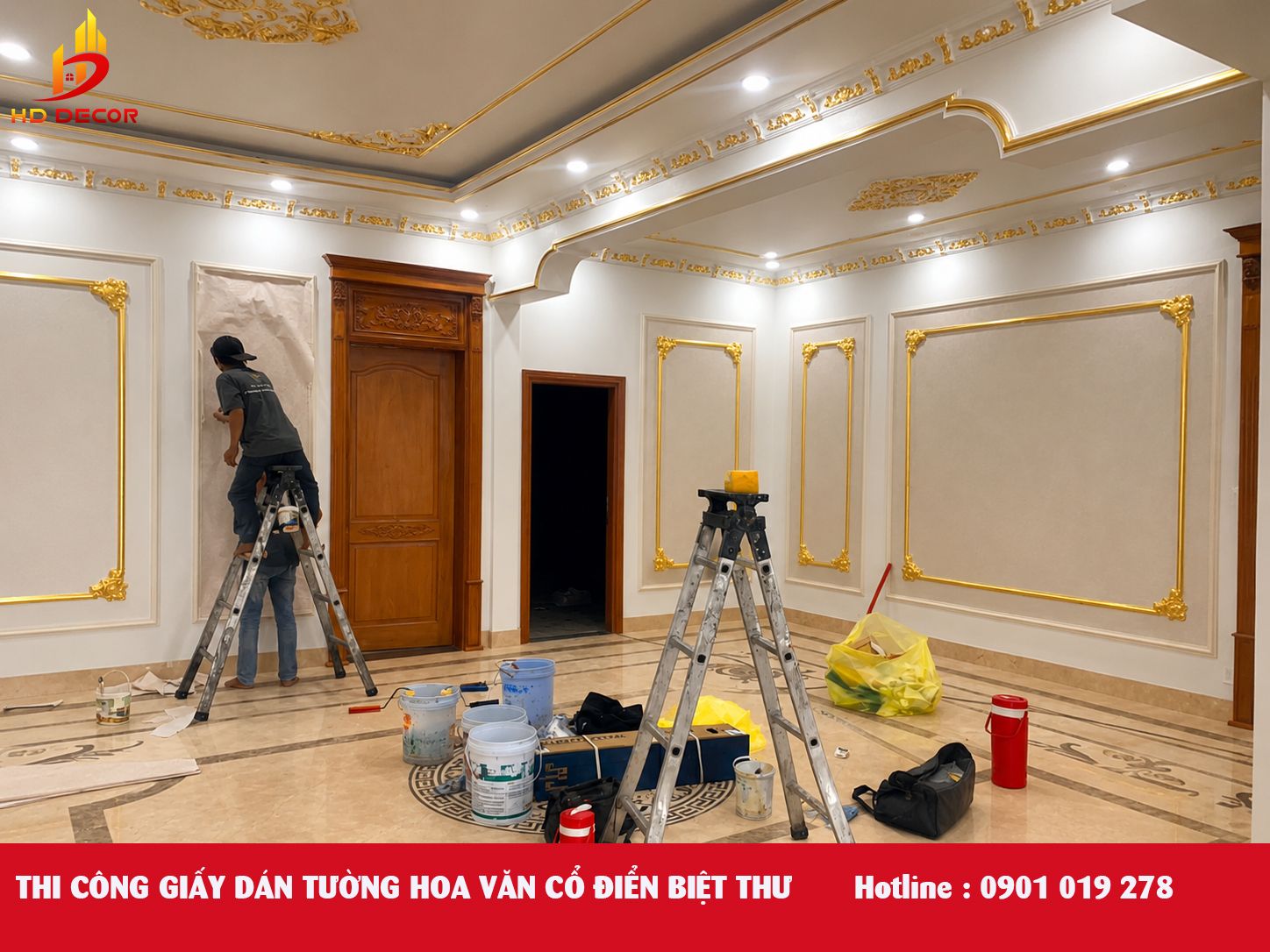 thi công giấy dán tường hoa văn cổ điển cho biệt thự