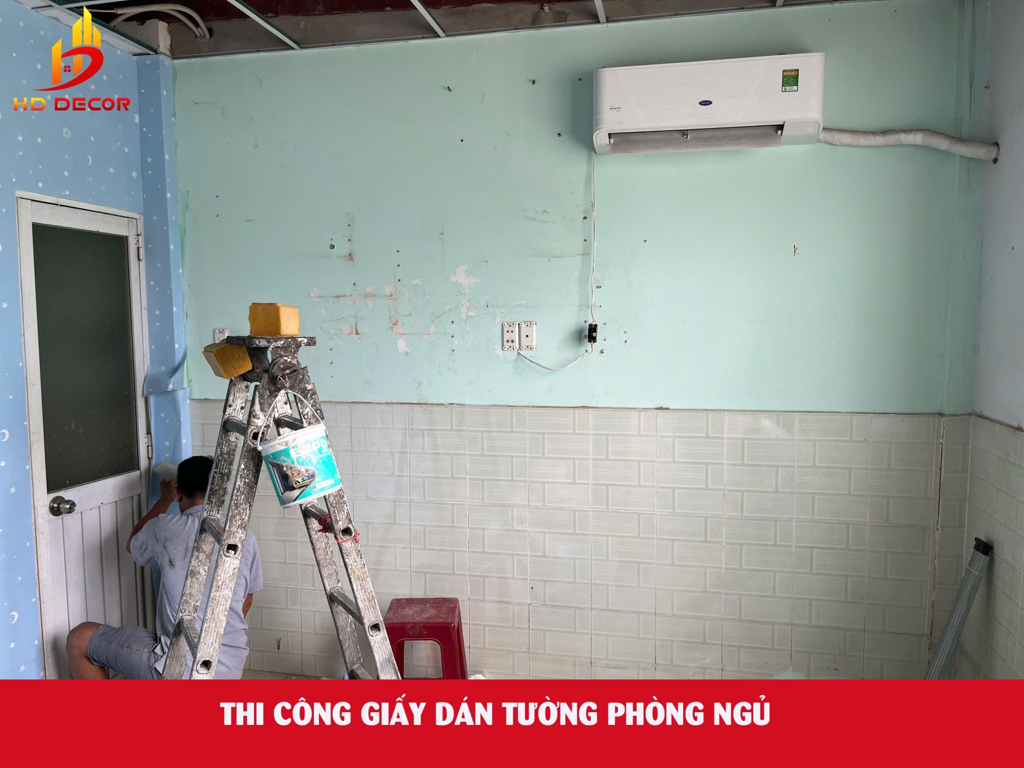 thi công giấy dán tường phòng ngủ 