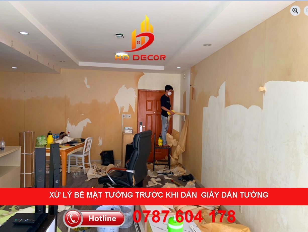 xử lý bề mặt tường trước khi thi công giấy dán tường 